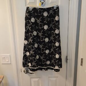 Embroidered Floral Black and White Linen Skirt Size 4 (#14)